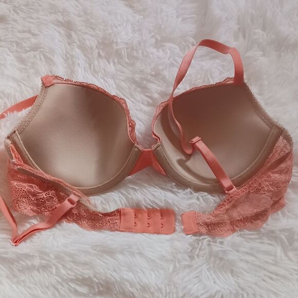 BCBGeneration 34B Underwire Lace Floral Bra - Picture 4 of 7